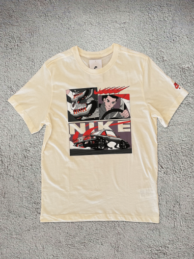Remera Nike Cómic. Remera Blanca con diseño en el pecho.