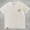 Remera Vans Athletics. Color Blanco con diseño en pecho izquierdo.